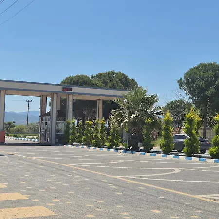 Denize Sifir Havuzlu Sitede