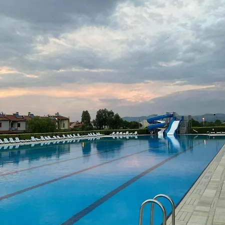 Denize Sifir Havuzlu Sitede Ören
