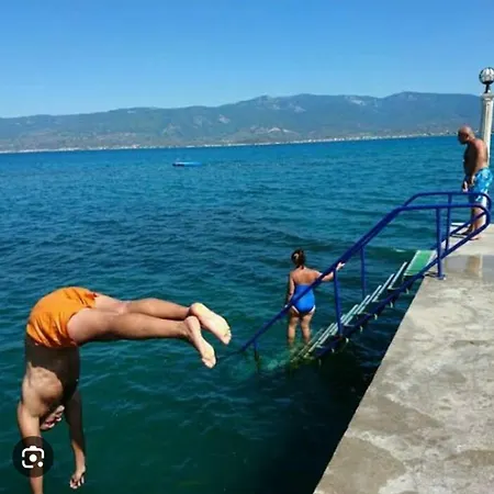 Denize Sifir Havuzlu Sitede