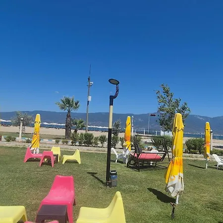 Denize Sifir Havuzlu Sitede Ören
